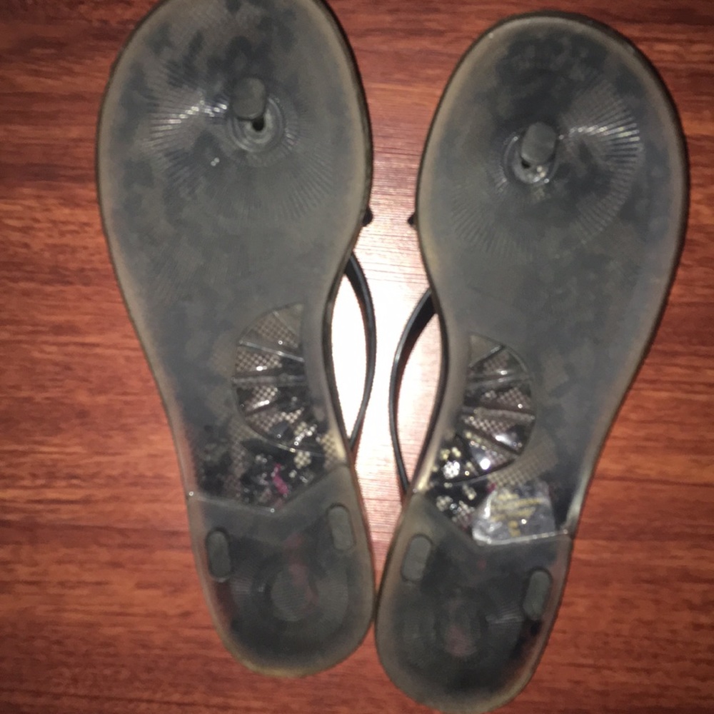 Pink & Pepper Black Floral Lace Bow Jelly Sandals - Picture 4 of 5